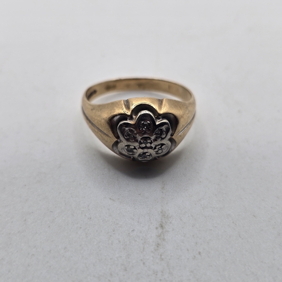 9.5 10k Yellow And White Gold Diamond Flower Ring - Picture 3 of 7